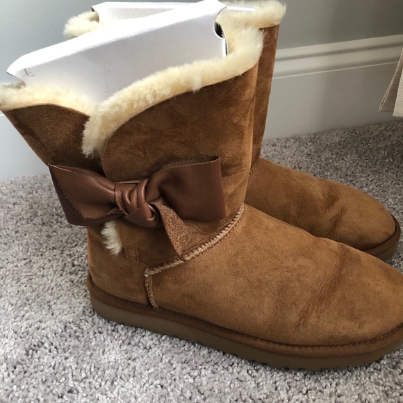 UGG Shoes - Ugg Chestnut Daelynn Short Boots